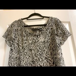 Dana Buchman black and white silk top size 10